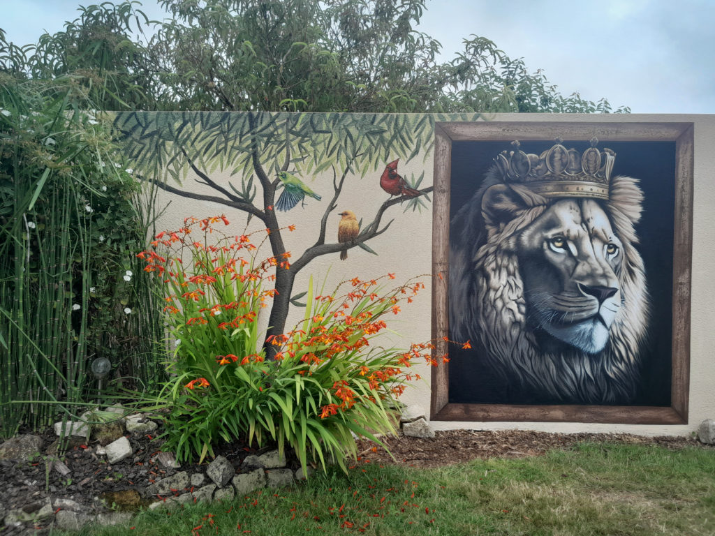 fresque, peinture, pinceau, animal, lion, couronne, rasta, reggae, roi, or, poil, gueule, oreille, vert, jaune, rouge, oiseaux, branche, feuille