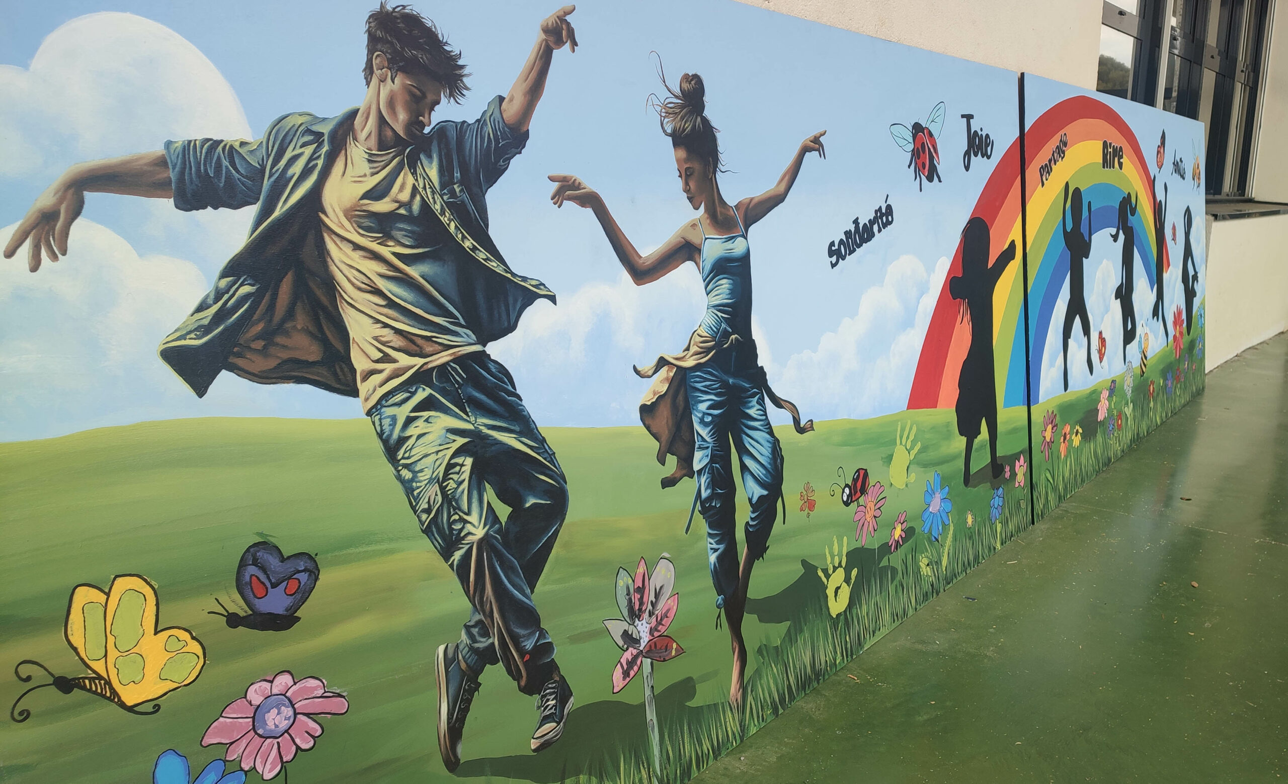 decor, panneau, bois, couelur, enfant, garderie, danse, danseurs, arc en ciel, fleur, insecte, herbe